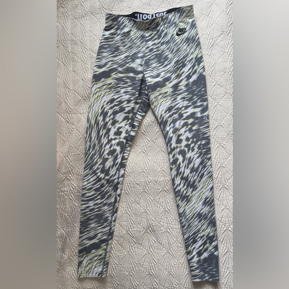 Nike Leg-A-See Athletic leggings Small